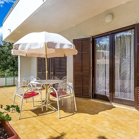 Nikola Two Bedroom Apartment Medulin