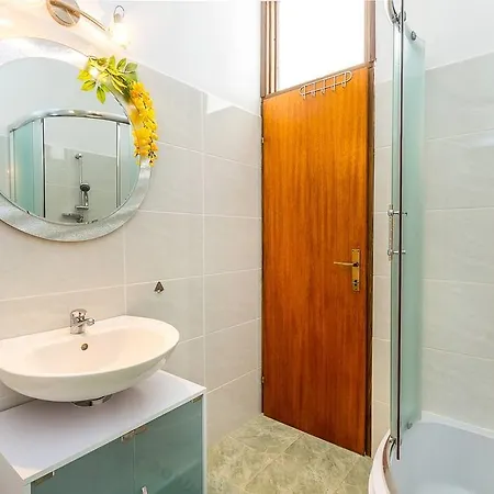 Nikola Two Bedroom Apartament